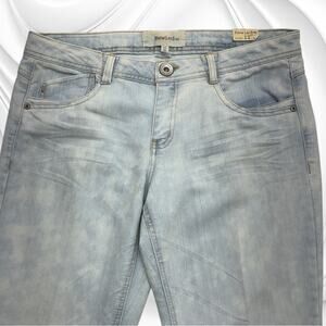 REWIND Women’s 11 (juniors) Faded Blue Crop Blue Jeans